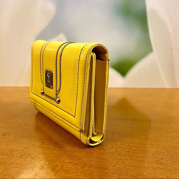 ON SALE!! MCM Calfskin Medium Tri-Fold Wallet - Picture 3 of 8